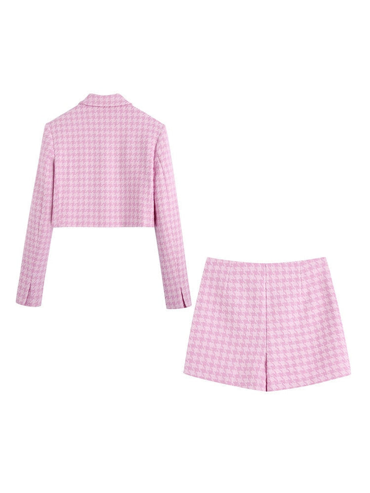 Details van de modieuze roze blazer van de Isla set, met subtiele knopen en nette afwerking.