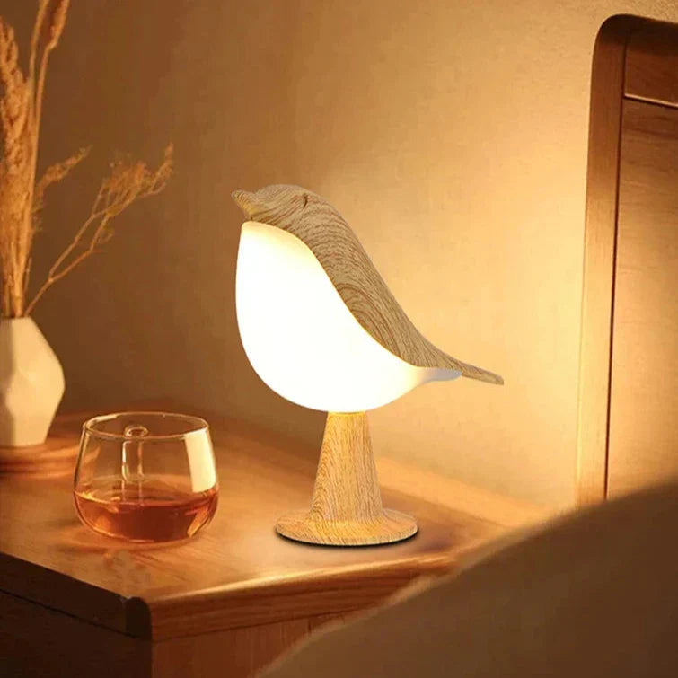 Dimbare LED nachtlamp met aanraakbediening in de vorm van een sfeervolle houten vogel, ideaal voor slaapkamer.