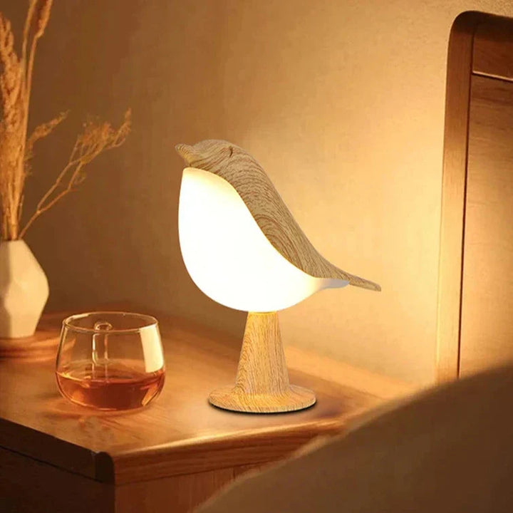 Dimbare LED nachtlamp met aanraakbediening in de vorm van een sfeervolle houten vogel, ideaal voor slaapkamer.