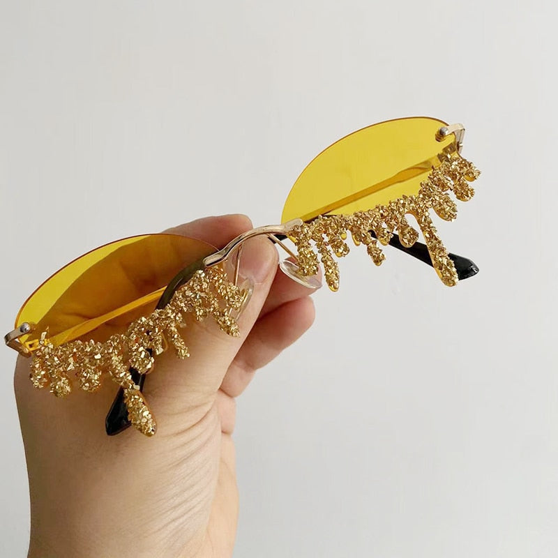 Sprankelende dames glitter zonnebril, ideaal als festival accessoire of gekleurde feestbril.