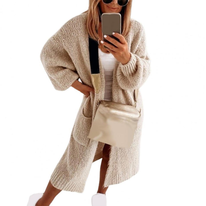 Damesvest Nelleke, een veelzijdig oversized gebreid item voor elke gelegenheid. Voegt warmte en stijl toe.