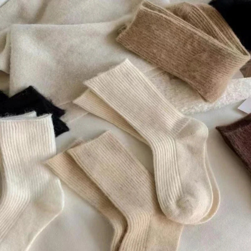 Zachte grijze dames kasjmier wollen sokken voor ultiem wintercomfort en warmte.