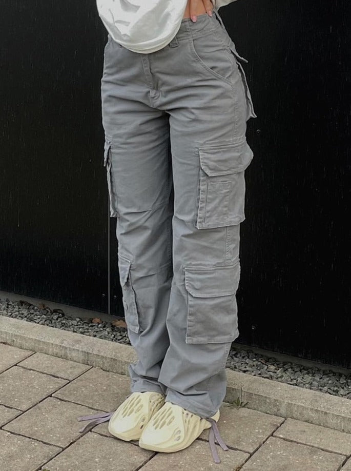 Dames cargo broek met wijde pijpen, trendy en comfortabel voor lente en zomer outfits.