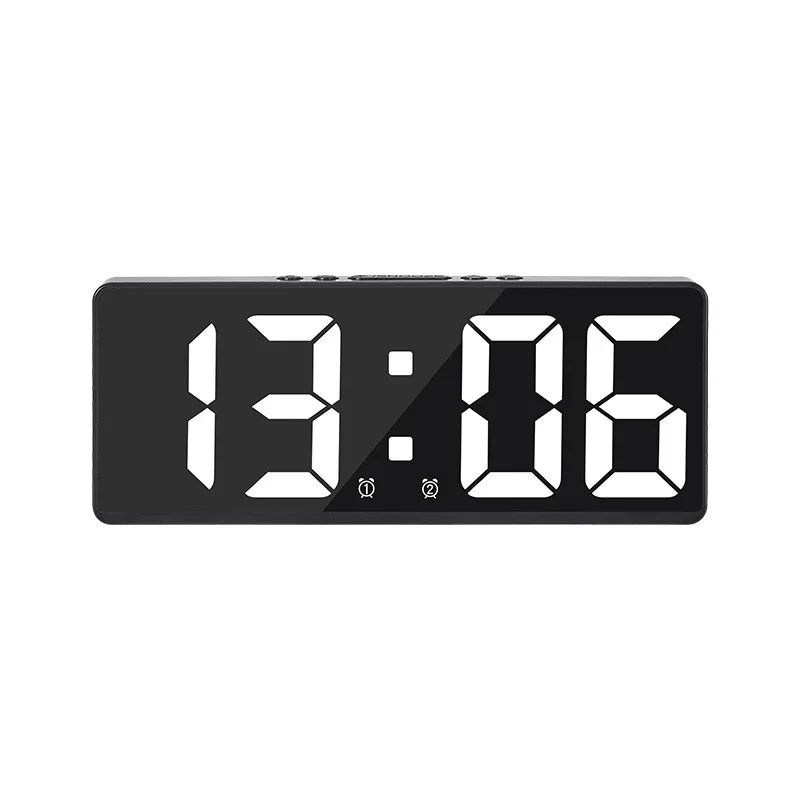Slimme digitale wekker met aanpasbare kleuren, temperatuurweergave en kalender voor een trendy huis.