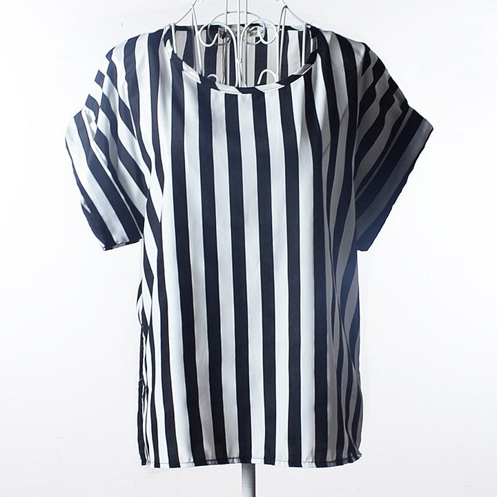 Ruimvallend dames zomers T-shirt Klara met opvallend patroon, modieus en luchtig voor de zomercollectie.