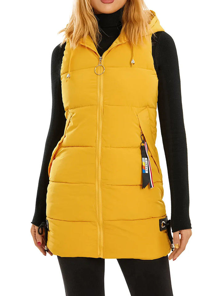 Modieuze dames bodywarmer met afneembare capuchon voor een trendy look.