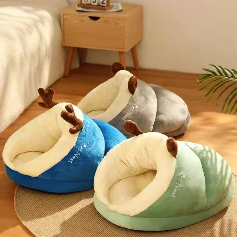 Knus pantoffelbed voor honden, opvouwbaar voor gemakkelijk transport en optimale warmte in de winter.
