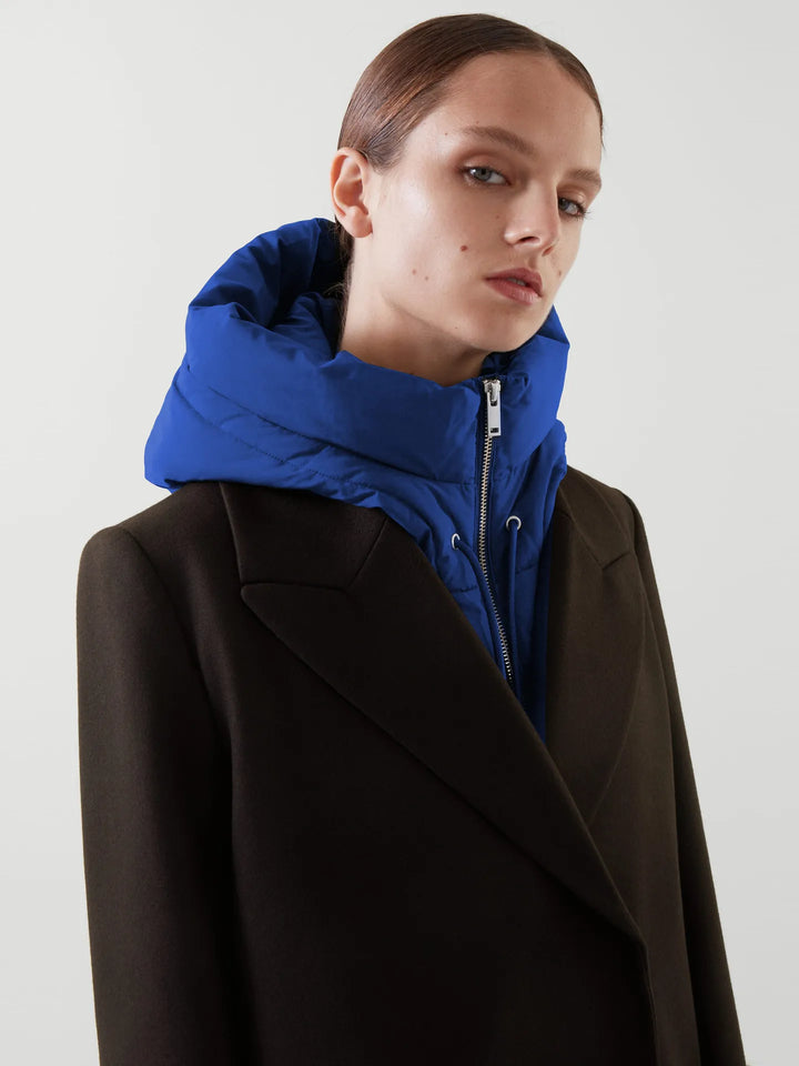 Trendy dames sjaal met capuchon, warm en comfortabel. Het perfecte winter accessoire voor dames. [[lstfy-media:14]]