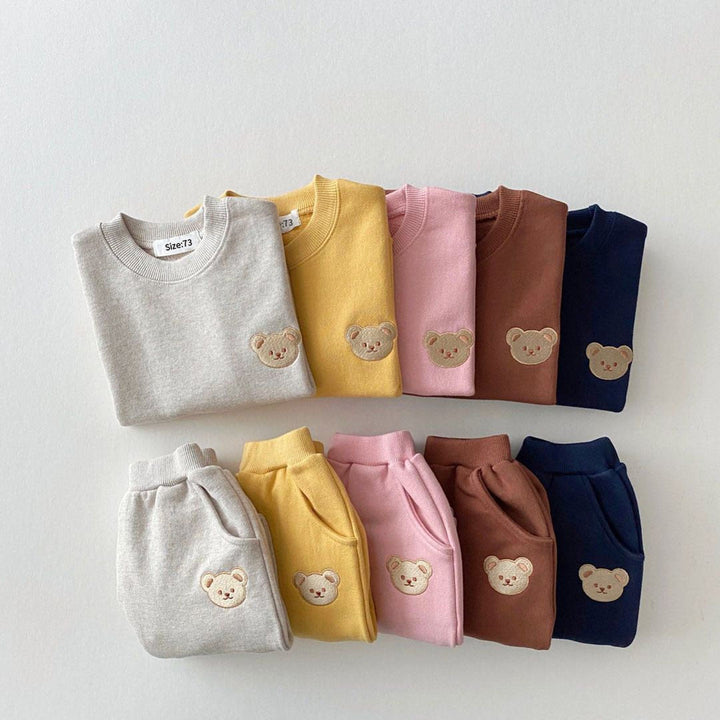 Schattige 2-delige kinderkleding set met hartjesprint, perfect voor jongens en meisjes.