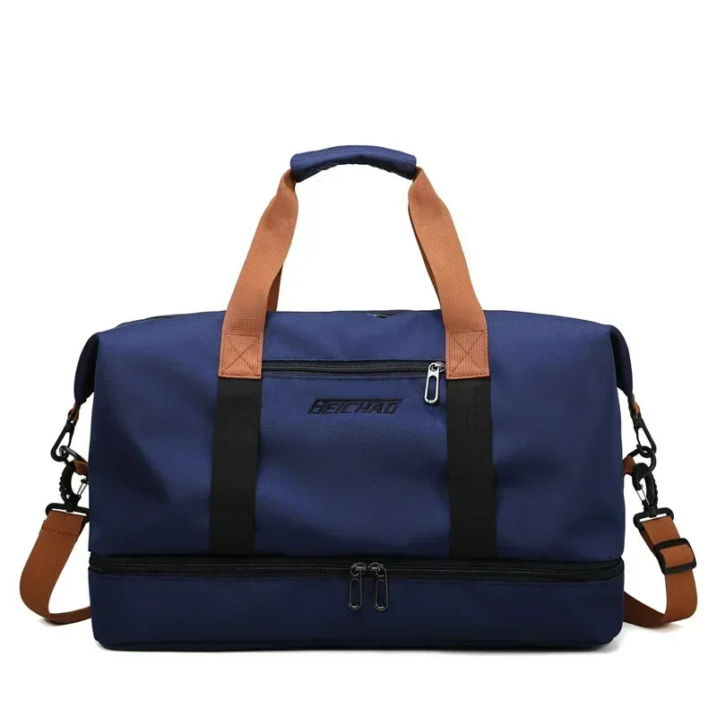 Compacte dames weekendtas of gymtas, ideaal voor korte reizen, met waterafstotend droog-nat compartiment.
