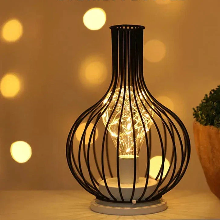 Warmwitte draadloze LED sfeerlamp, ideaal als accentverlichting of decoratieve buitenlamp.