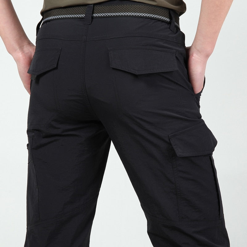 Zijaanzicht van de functionele Heren Cargo Broek Eddy, met ruime zakken. Robuuste broek voor outdoor en vrije tijd.