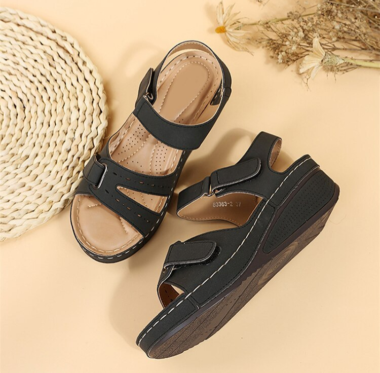 Orthopedische comfort sandalen voor vrouwen, met verstelbare banden voor een optimale fit.