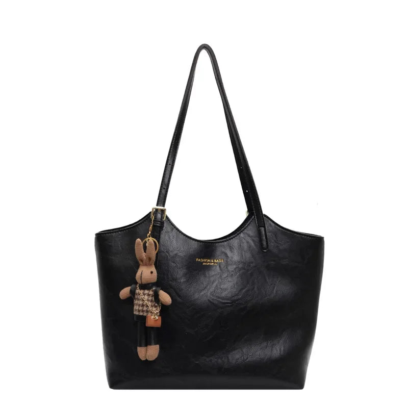 Ruime vegan leren handtas met vintage look, perfect als stijlvolle schoudertas voor elke gelegenheid.