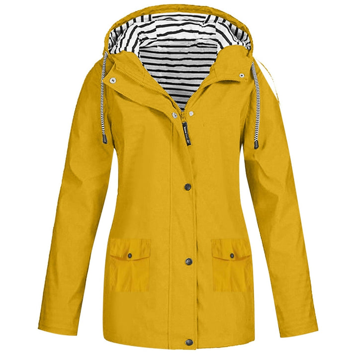 Hoogwaardige waterdichte KarieJacket damesjas, winddicht en ademend. Ideaal voor alle outdoor activiteiten.