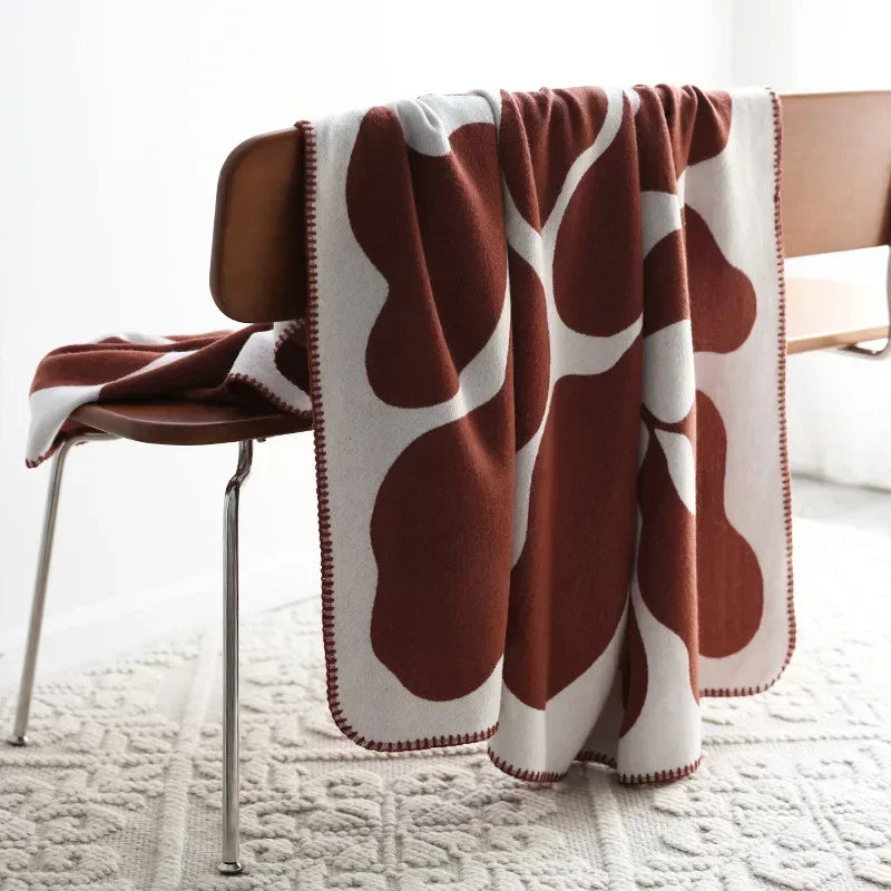 Woondeken met modern Scandinavisch design en jacquard weving, van warm imitatie kasjmier, voor extra comfort.