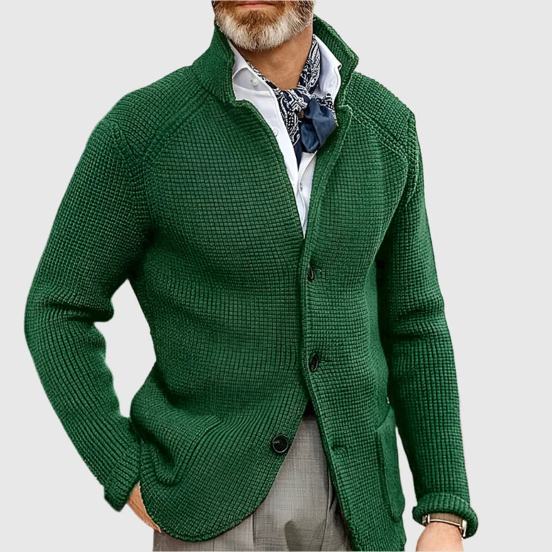 Tijdloos gebreid heren vest, een moderne klassieker voor herfst- en winterstijl.