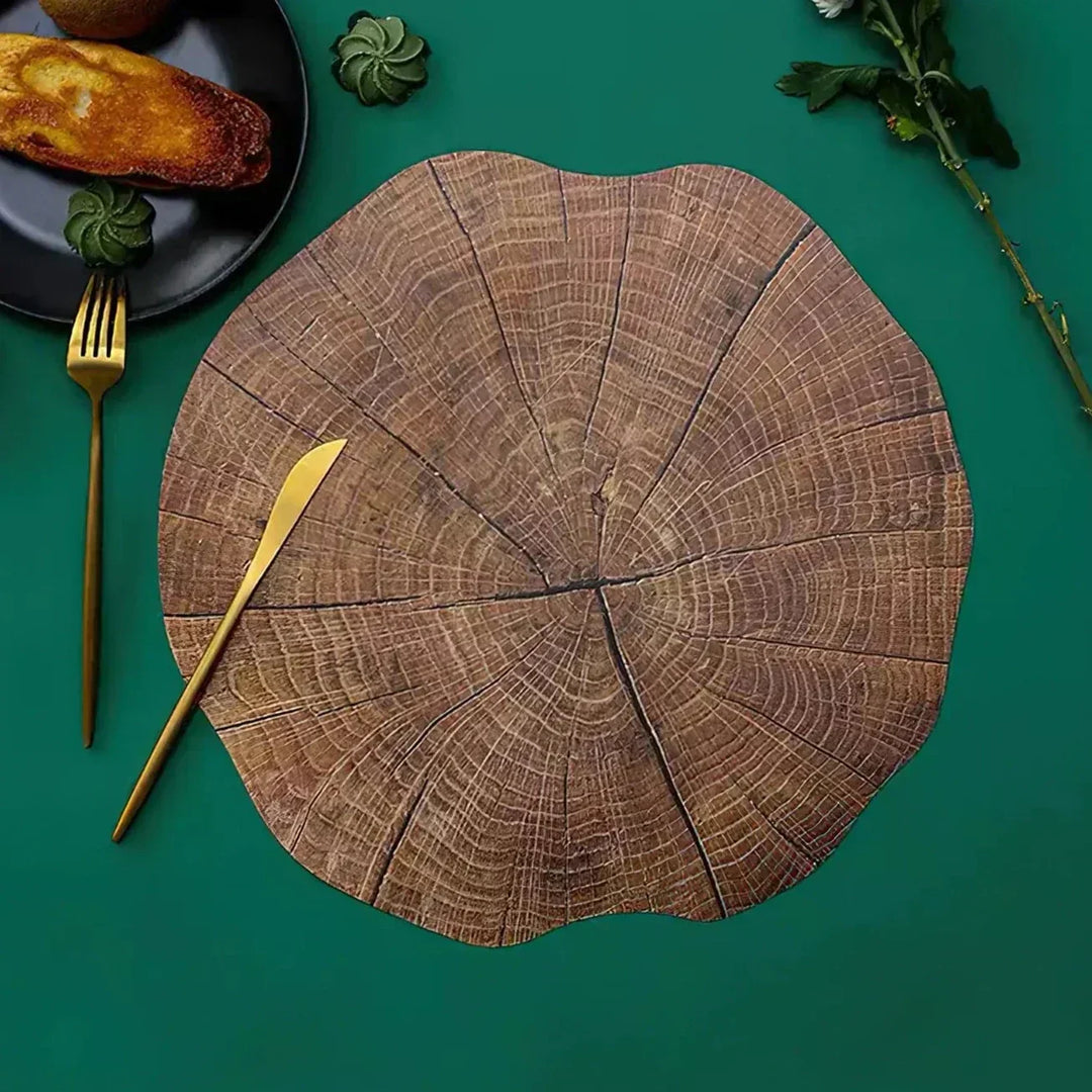 Decoratieve 4-delige boomring tafelsets in houtlook, perfect voor eettafel en een vleugje natuurlijke woondecoratie.