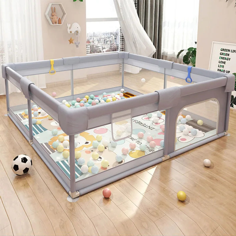 Veilige baby kinderbox met ruime speelruimte voor ontdekking. Ideaal voor binnenspeelplezier in kinderkamer.