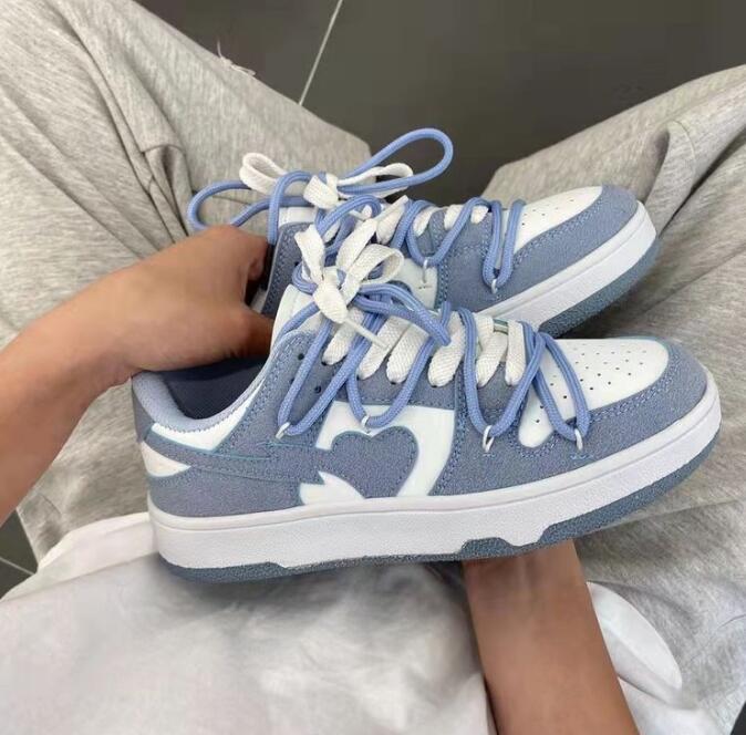 Trendy dames sneakers van DoortjesSneakers, ideaal voor dagelijks comfort en een stijlvolle look.