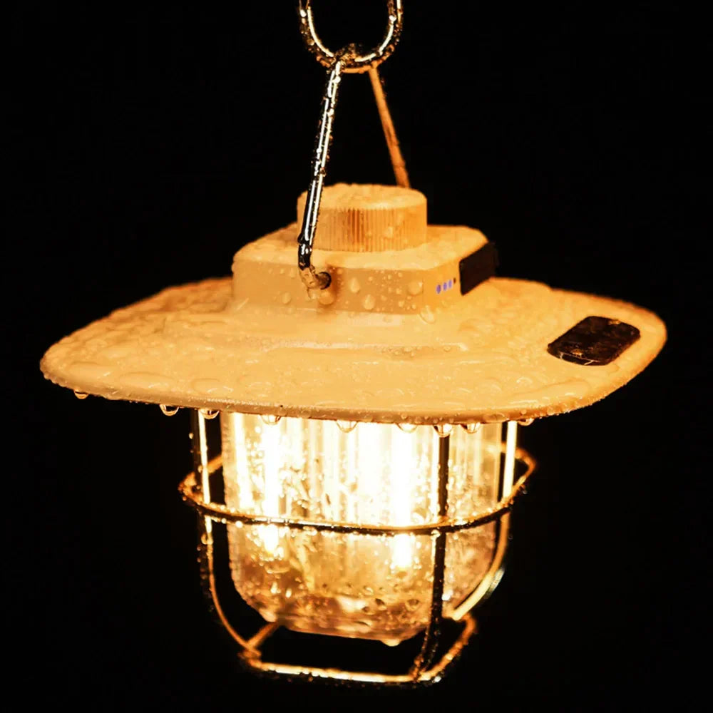 Vintage oplaadbare LED kampeerlantaarn, perfect als sfeerverlichting en duurzaam voor al je outdoor avonturen.