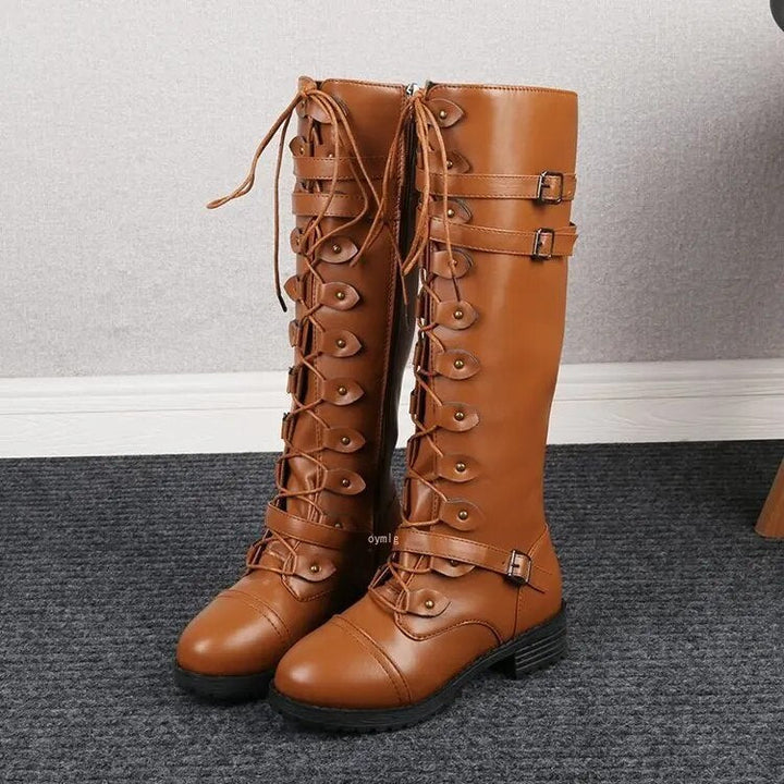 Bella retro dames veterlaarzen met gesp, ideaal voor herfst en winter. Modieuze en comfortabele gesplaarzen.