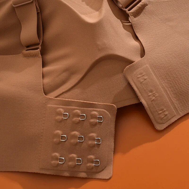 Zwarte naadloze liftende bh, sexy en comfortabel, de perfecte basis voor dames.