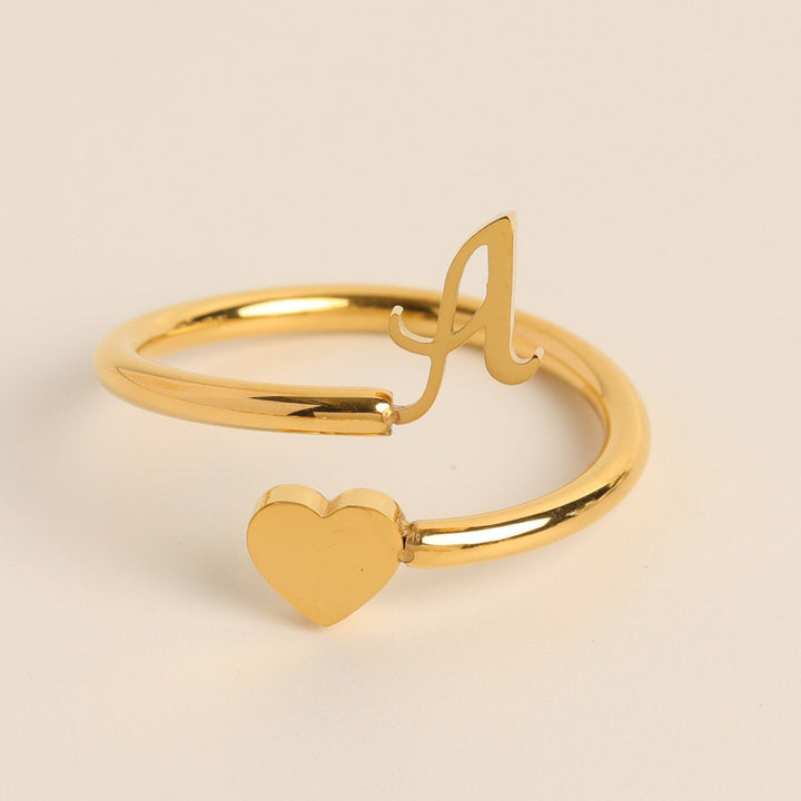 Goudkleurige initialen hartring voor dames, gepersonaliseerde letterring, verstelbaar sieraad.