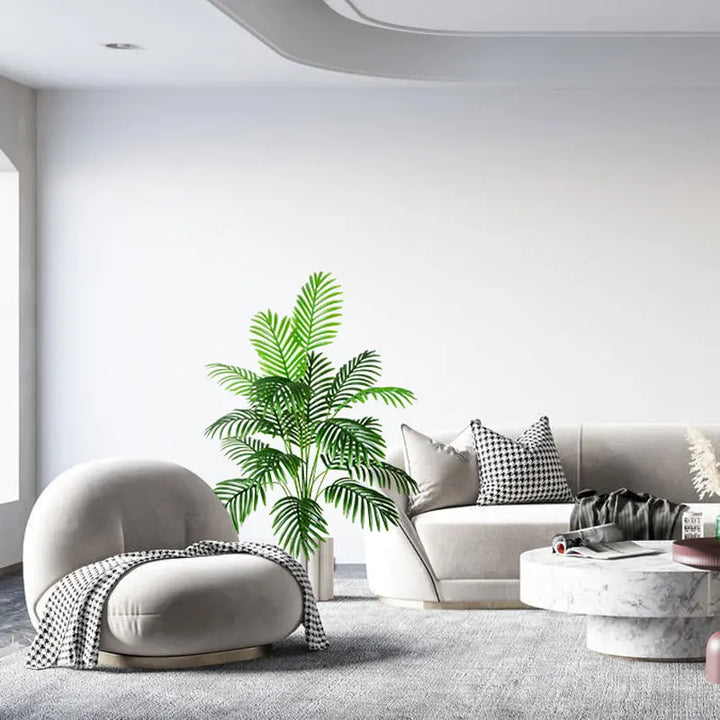Groene kunstboom als woondecoratie. Deze tropische nep plant brengt een exotische sfeer in elke ruimte binnen.