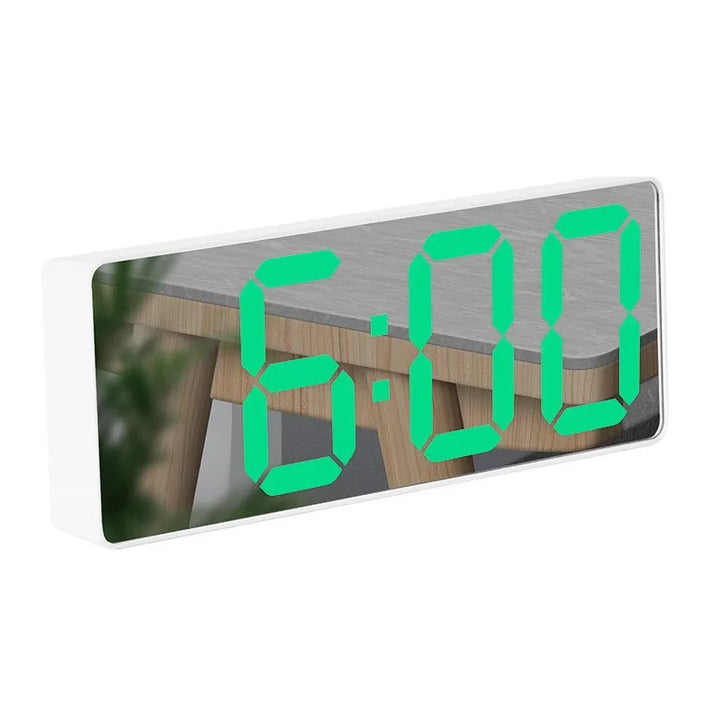 Functionele moderne spiegelwekker als kantoor accessoire; LED klok met alarm en temperatuur voor productiviteit.