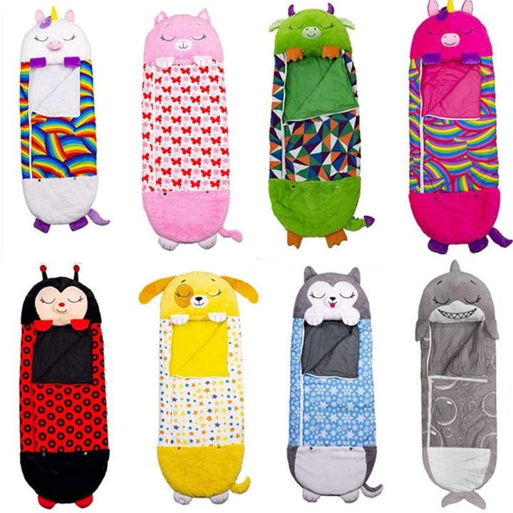 Vrolijke kinder slaapzak met kleurrijk dierenmotief; ideaal voor jongens en meisjes om comfortabel te logeren of kamperen.