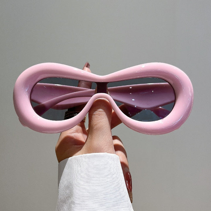 Stijlvolle eyecatcher: futuristische unisex zonnebril voor elke gelegenheid.