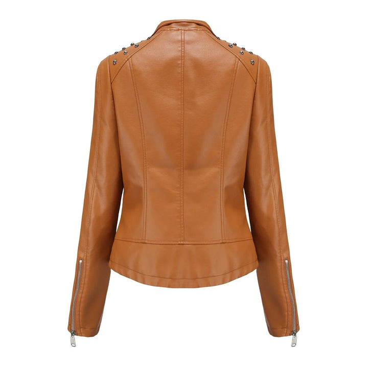 Stijlvolle winterjas dames met studs, houdt je warm en modieus.
