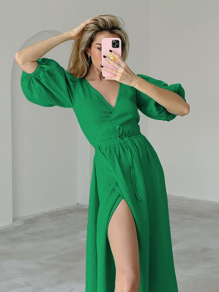 Elegante dames wikkeljurk met pofmouwen, ideaal als zomerjurk of feestjurk.