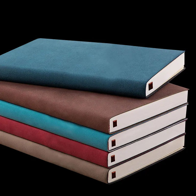 Luxe A5/A6 PU notitieboek met zachte schapenvachtlook, ideaal voor werk, studie of als dagboek.