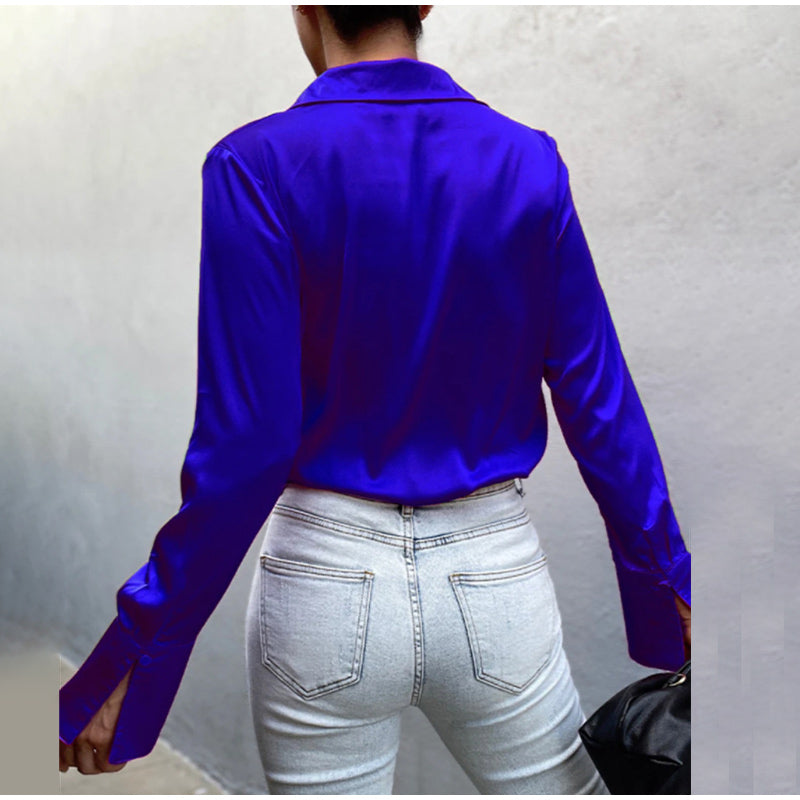 Modieuze kleding voor dames: de Sammie Satin blouse, elegant en tijdloos design.