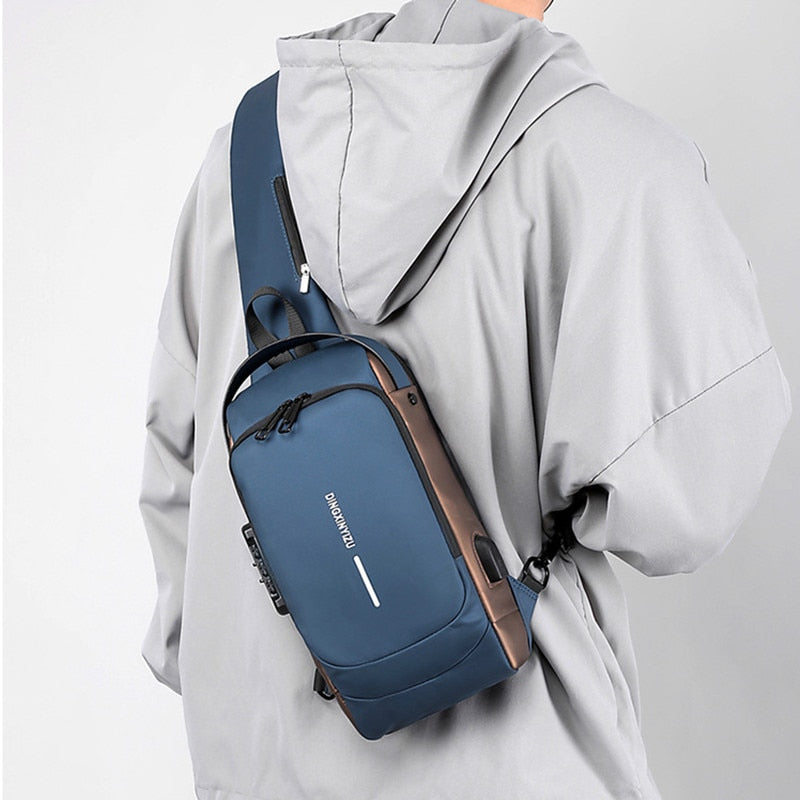 Multifunctionele Julian outdoor tas, geschikt voor elk avontuur, met waterdichte stof en oplaadmogelijkheid.