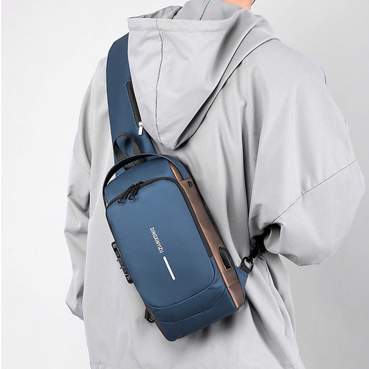 Multifunctionele Julian outdoor tas, geschikt voor elk avontuur, met waterdichte stof en oplaadmogelijkheid.