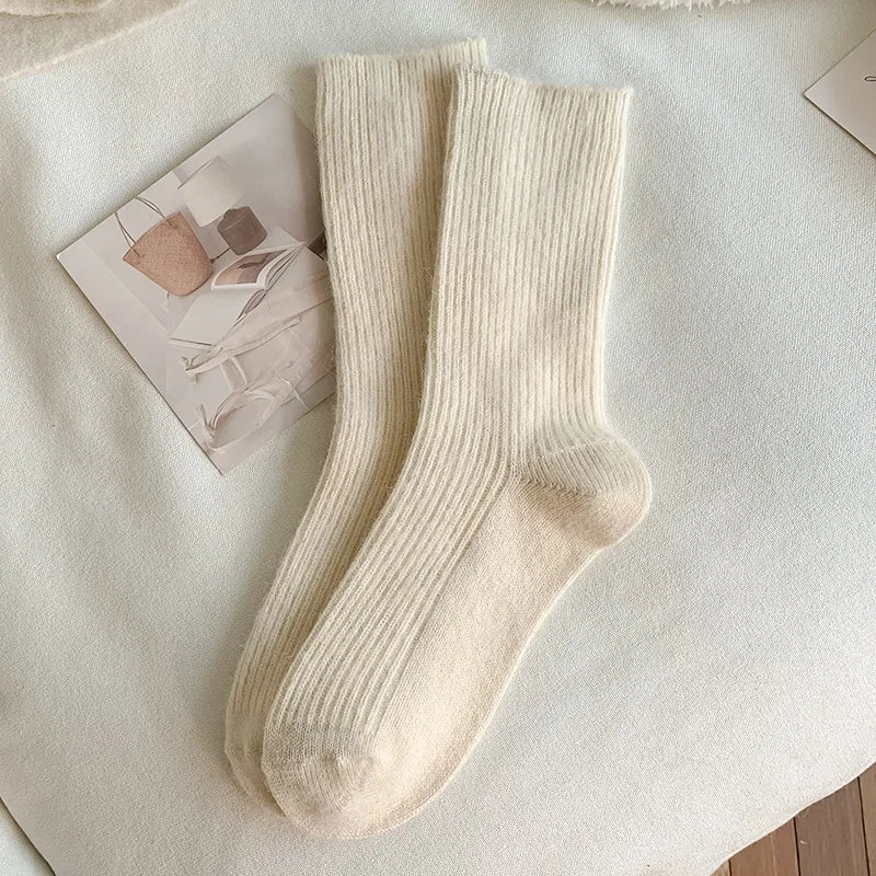 Warme en zachte dames kasjmier wollen sokken, perfect voor ontspanning in de herfst/winter.