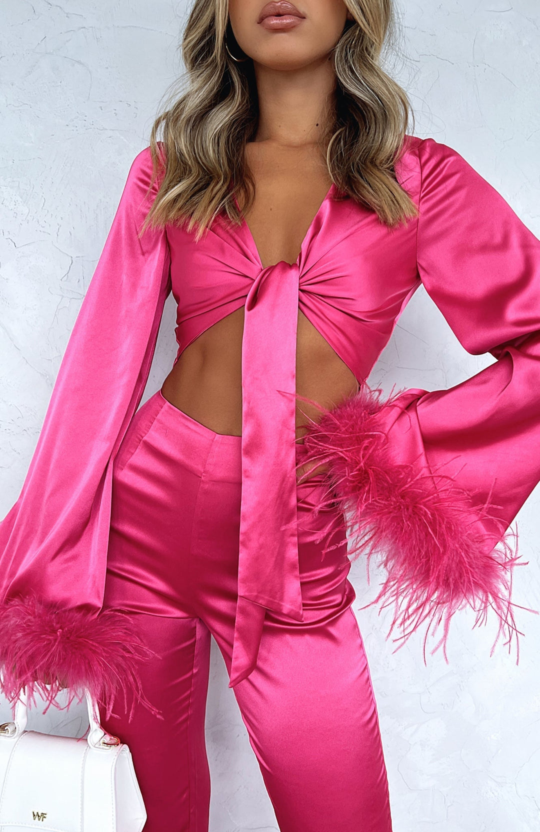 Modieuze dames Magali 2-delige set in roze: trendy glitter crop top en lange broek voor een avondje uit.