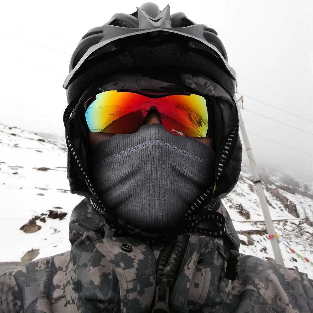 Unisex thermische nekwarmer in grijs voor ultieme warmte en comfort tijdens koude winterdagen en outdoor activiteiten.