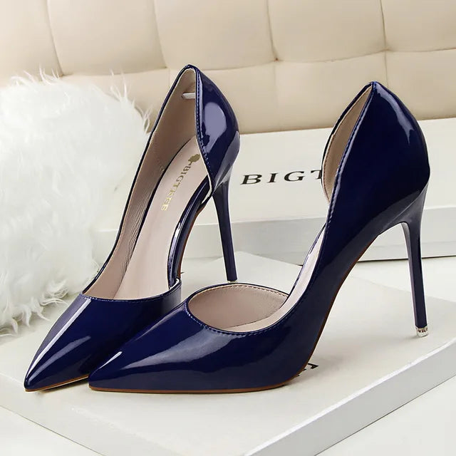 Hoge hak orthopedische damespumps, stijlvol met voetcomfort; perfecte elegante schoenen.