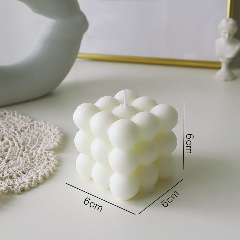 Exclusieve design bubbelkaars, handgemaakt van sojawas voor een luxe en serene uitstraling.