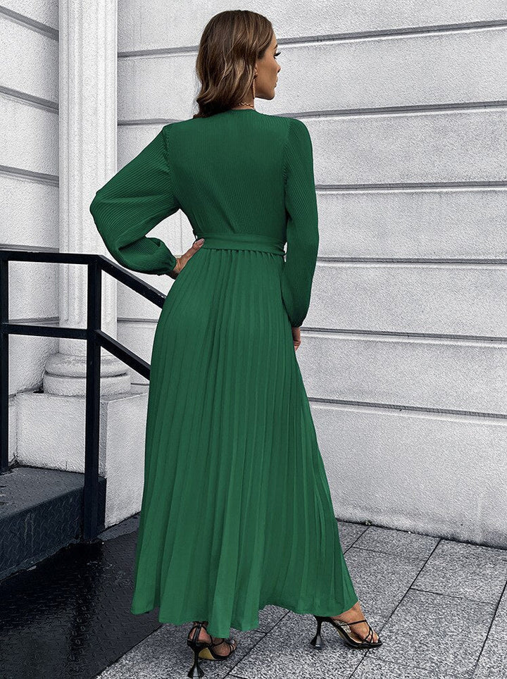 Stijlvolle mouwloze geplooide V-hals maxi jurk, ideaal voor een elegante dames lente- of zomeroutfit.