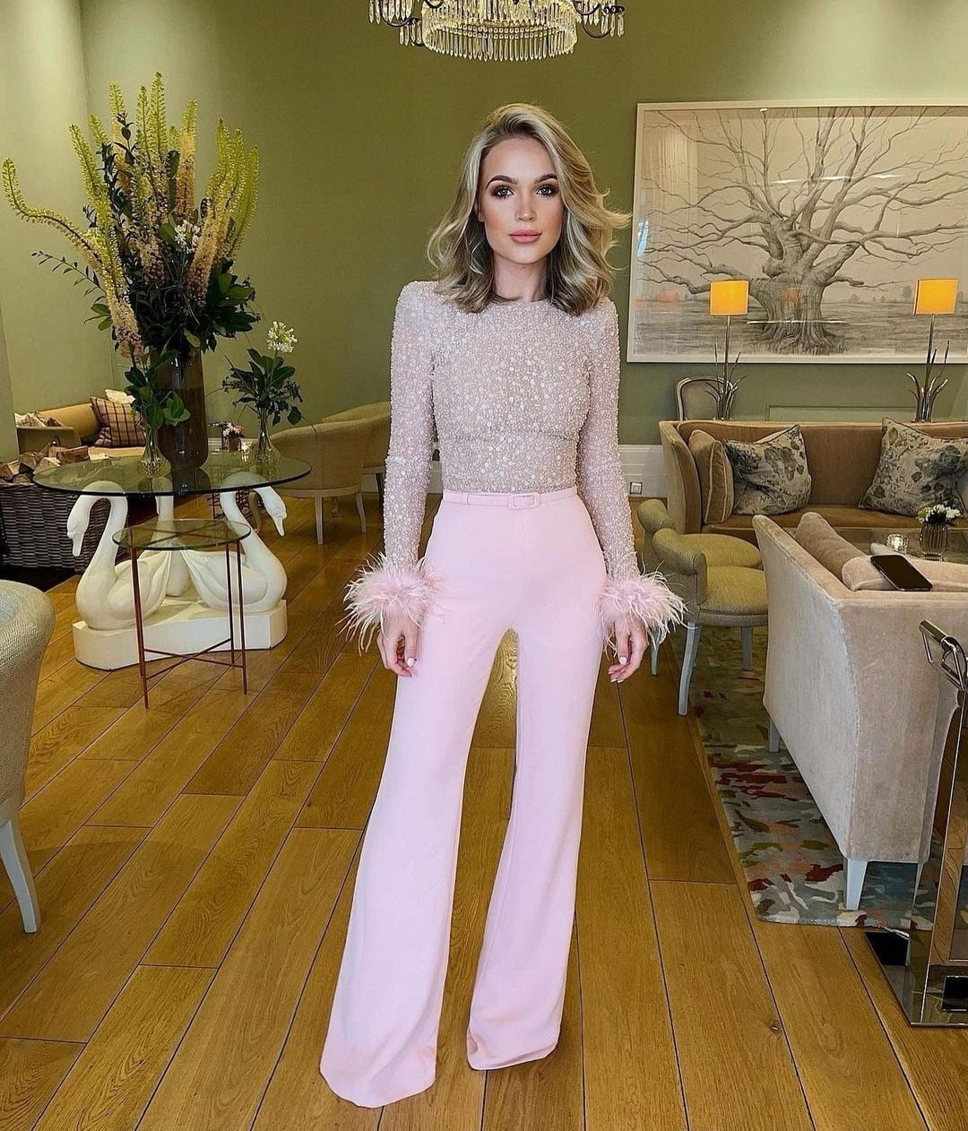 Stijlvolle roze pailletten jumpsuit voor dames, ideaal voor speciale gelegenheden en glamour.
