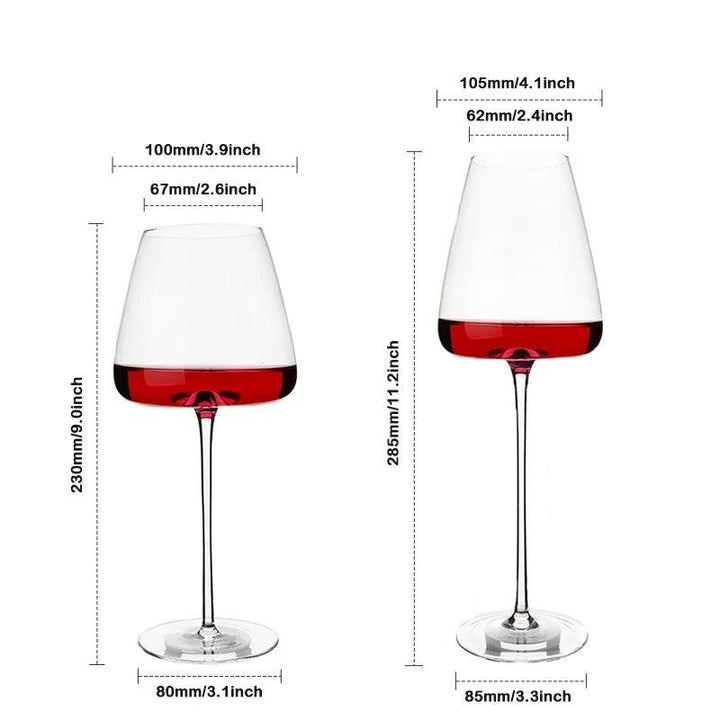 Cristallo rode wijnglas met brede kelk voor optimale aroma's, een essentieel serviesstuk.
