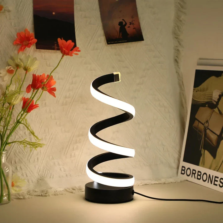 Elegante S-vormige leeslamp in zwart, een design tafellamp die past bij moderne interieurstijlen.