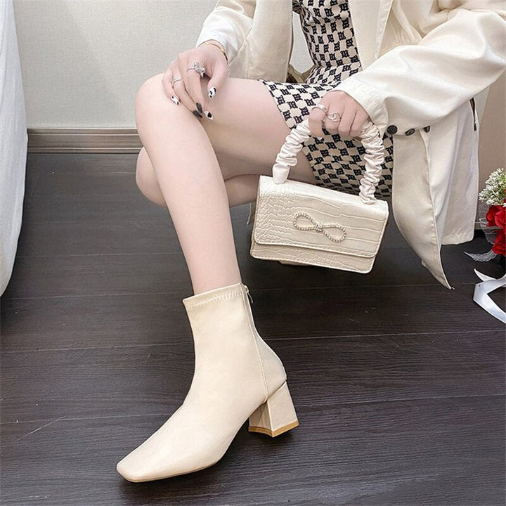 Chique khaki dameshakken met vierkante neus, moderne en stijlvolle pumps voor een eigentijdse look.