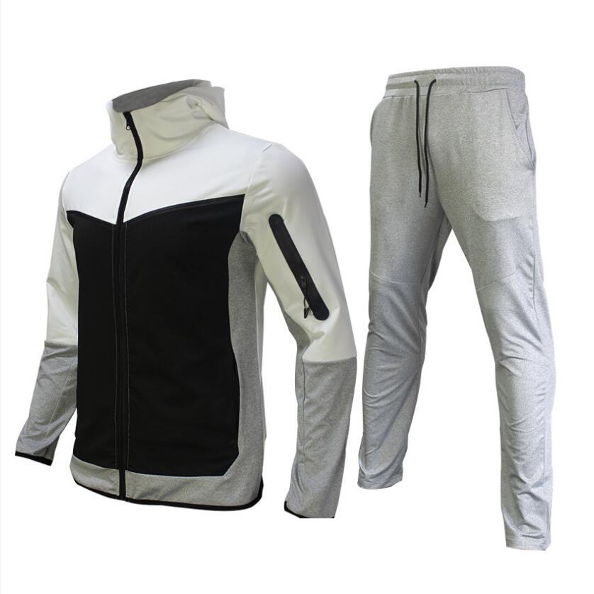 Volledig Taavi heren trainingspak, een complete outfit voor sport en casual draagcomfort, inclusief broek en hoodie.
