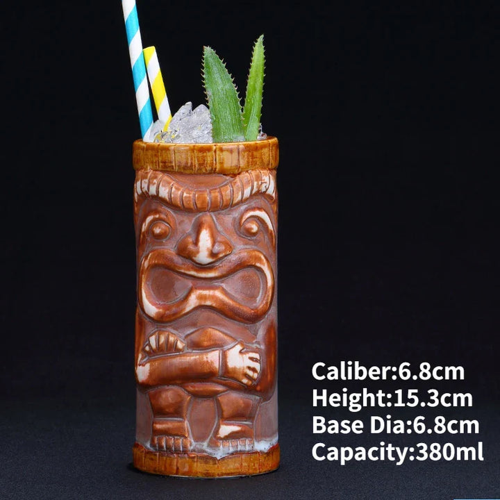 Vrolijke cocktail mok, drinkgerei met een uniek handgemaakt design.